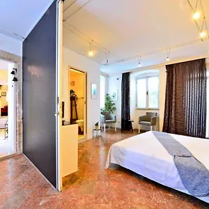 https://gena-1.hotels-in-trogir.com