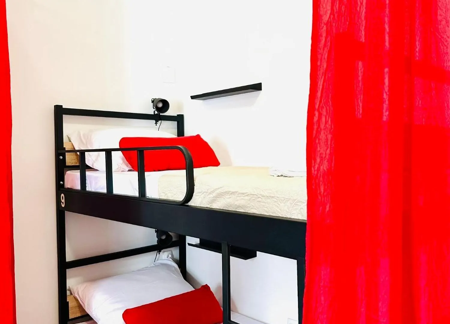 Hostel Art & Joy Pula 0*,